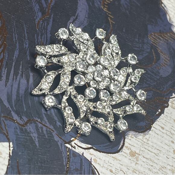 Vintage Unsigned Large Oversized Silver Crystal Brooch D1 - Picture 1 of 10